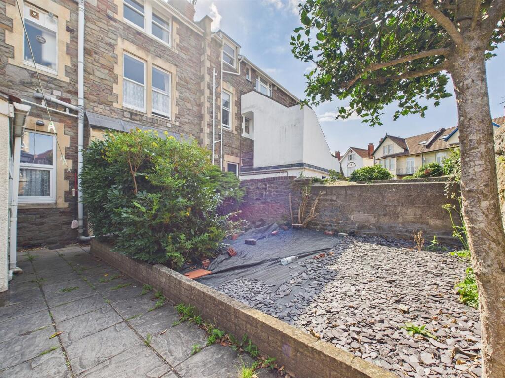 18 - Manor Park Redlenad.jpg