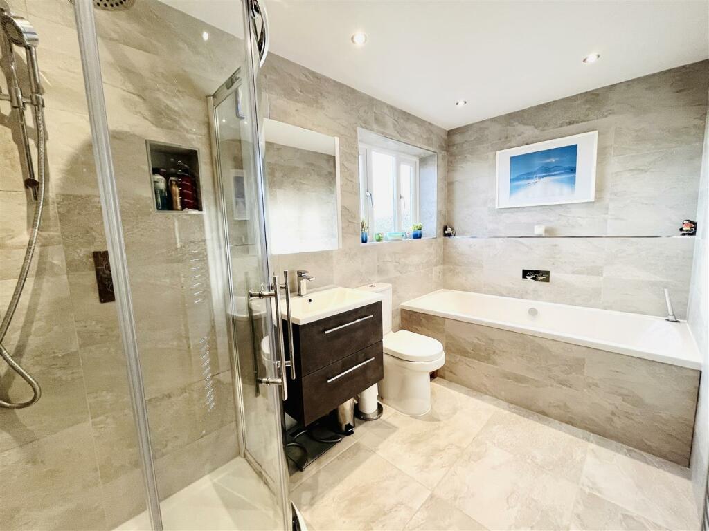 Family Bathroom Aspect 2