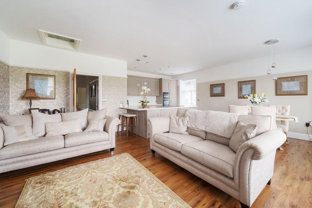 Open Plan Living/...