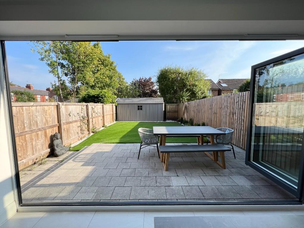 BI-FOLDS TO GARDEN
