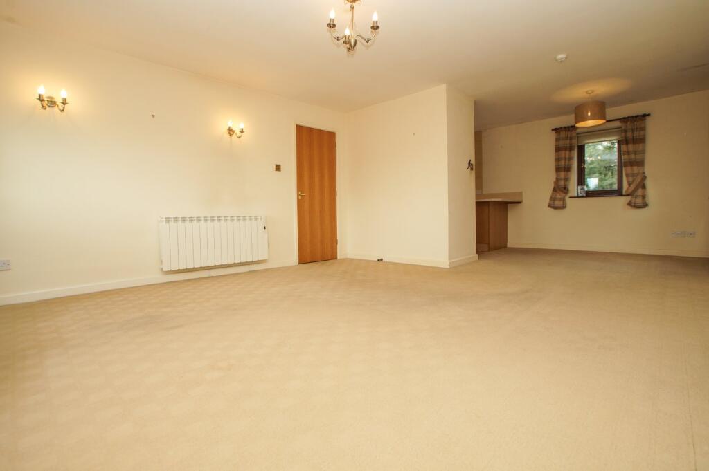 Open plan dining lounge/kitchen