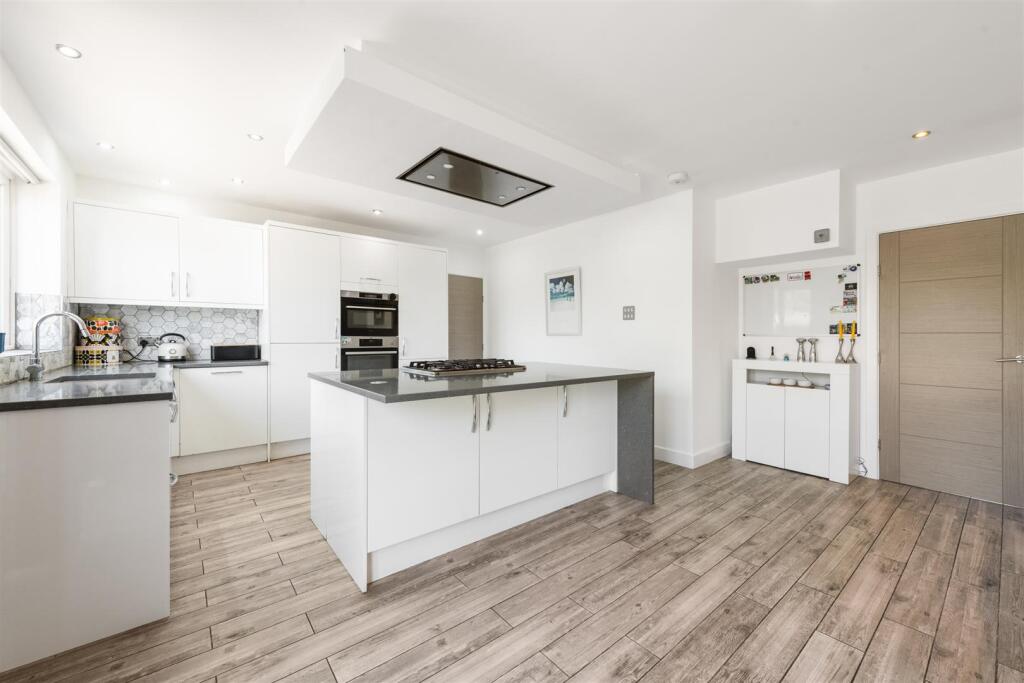 8 Witherford Croft, Solihull, B91 1TU_25.jpg