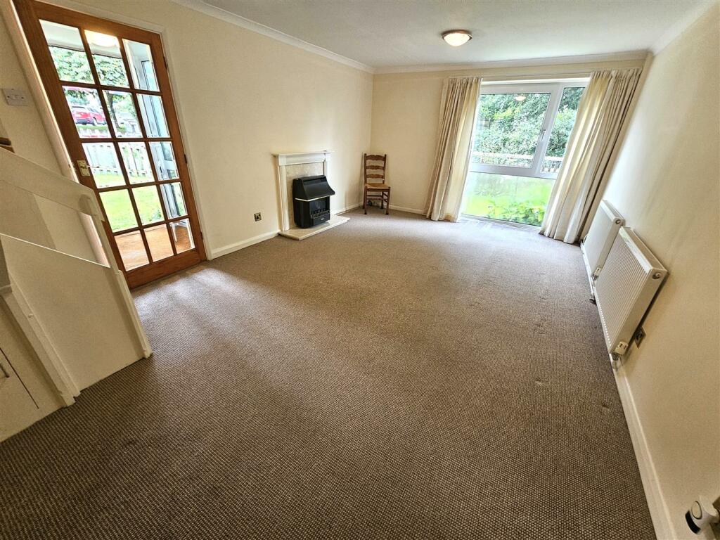 Living room 3.jpg