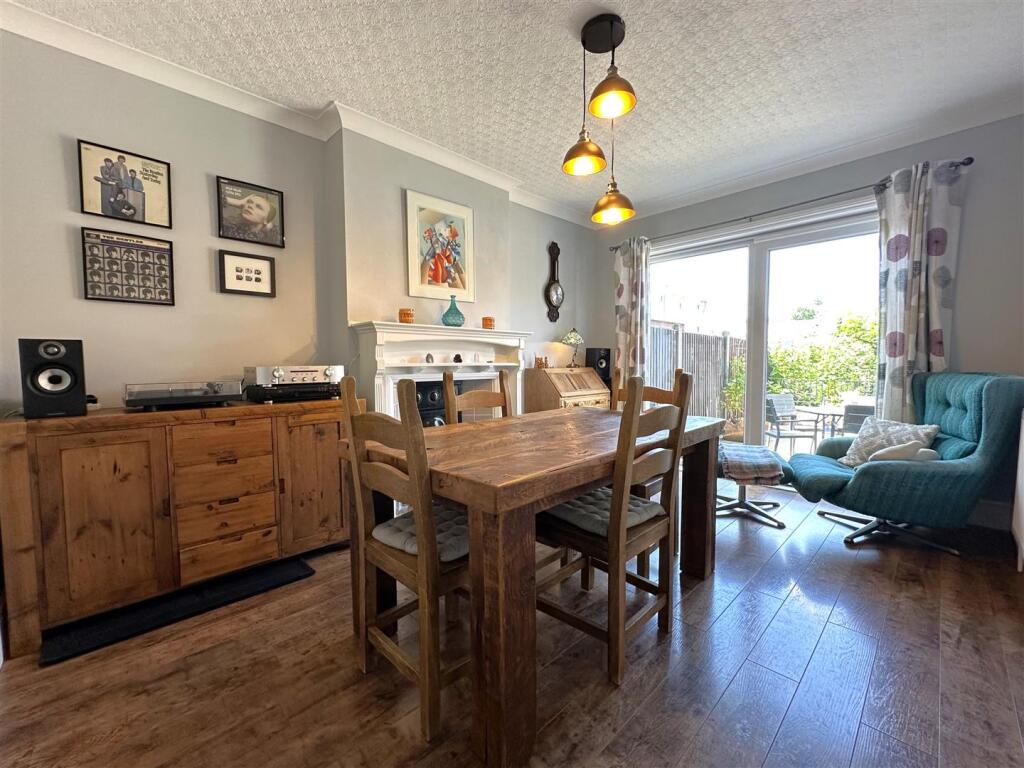 Dining Room 846