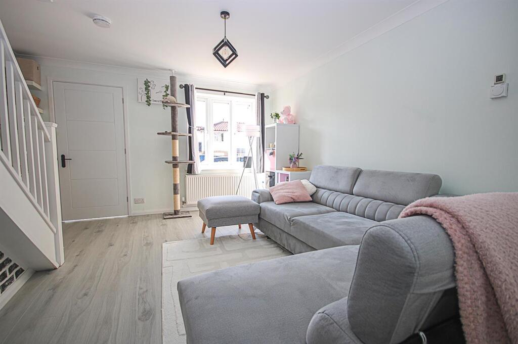 Living room 2.jpg