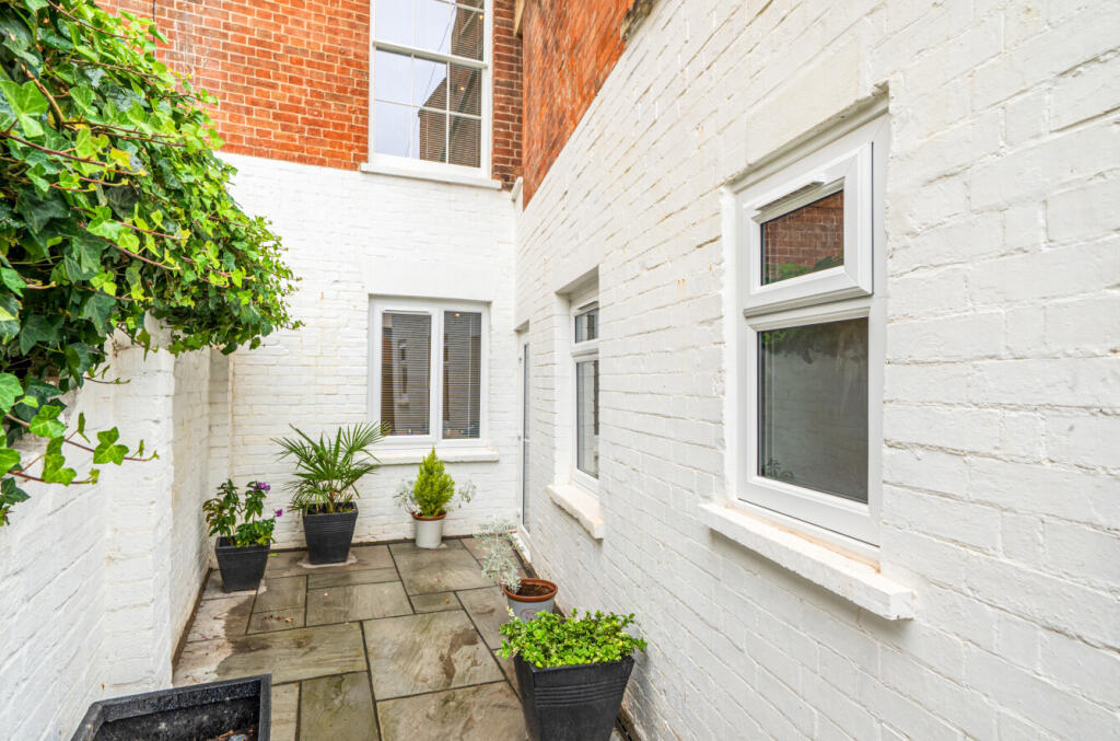 1343191-6-68b32cf...