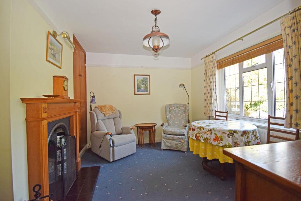 44 Church Road, dining.jpg