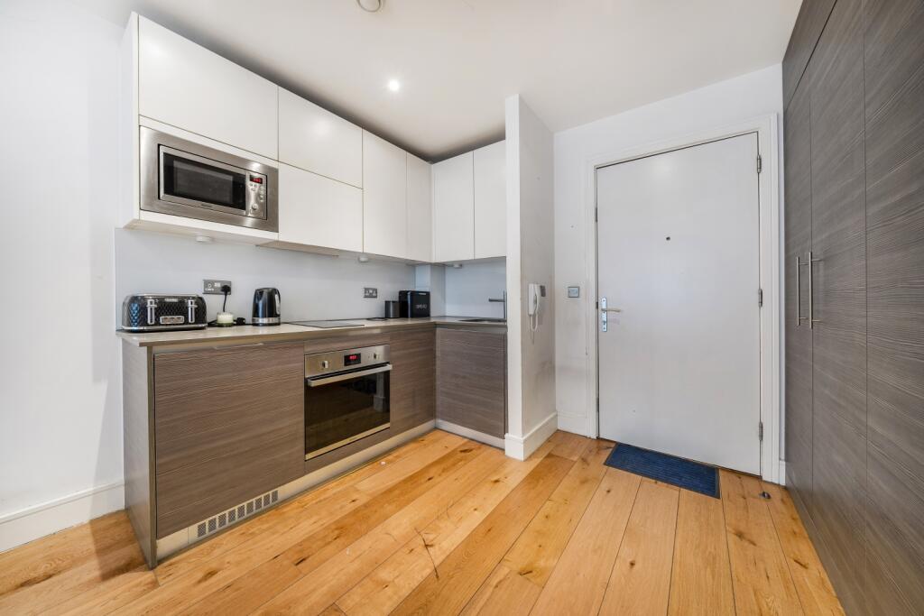 1330013-13-688226...