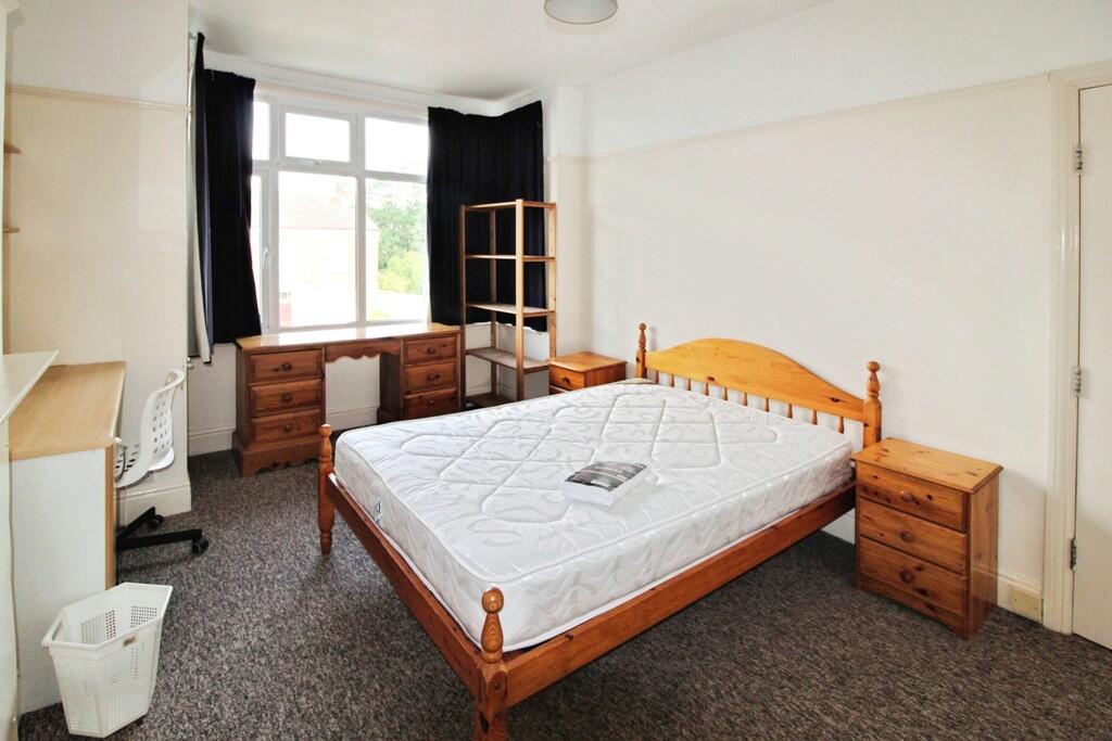 e7f42bac-Bedroom ...