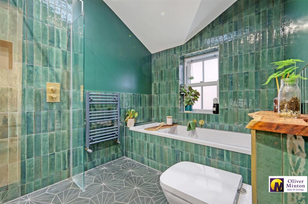 LUXURY FAMILY BATHROOM