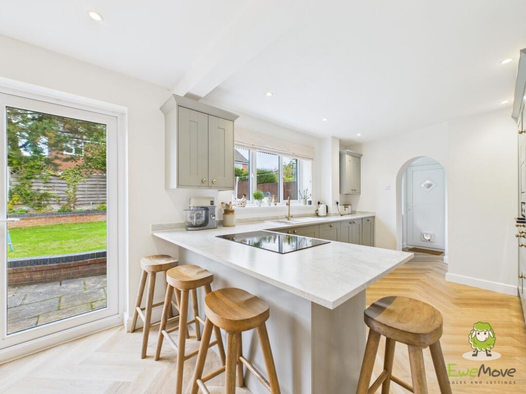 CAM02463G0-PR0086-STILL007