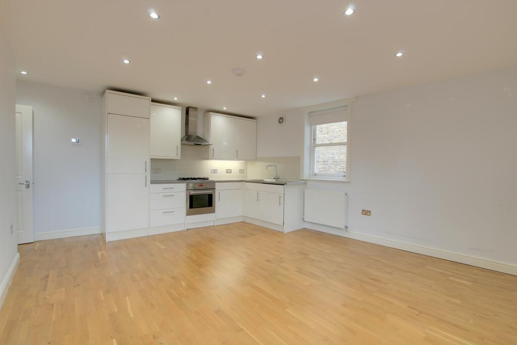 3 KITCHEN.jpg