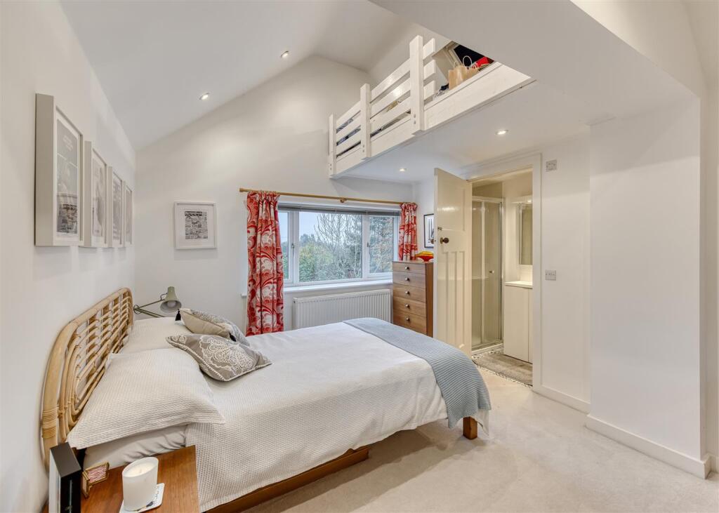 Hilltop-bed1b.jpg