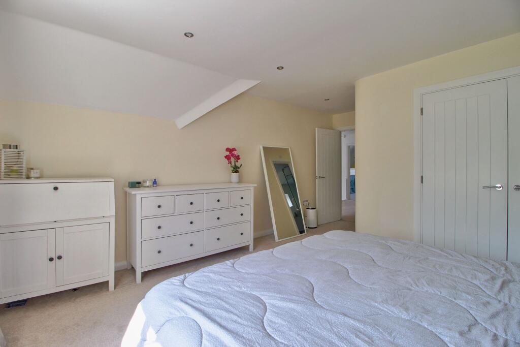 Built-in-wardrobes &amp; en-suite