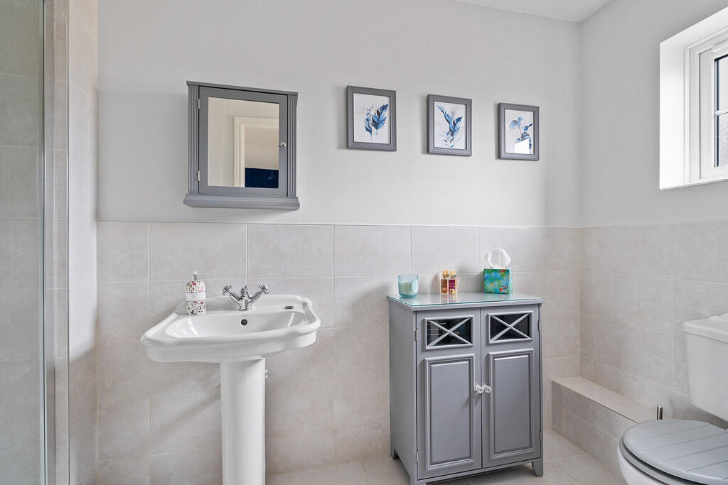 bedroom 2 ensuite