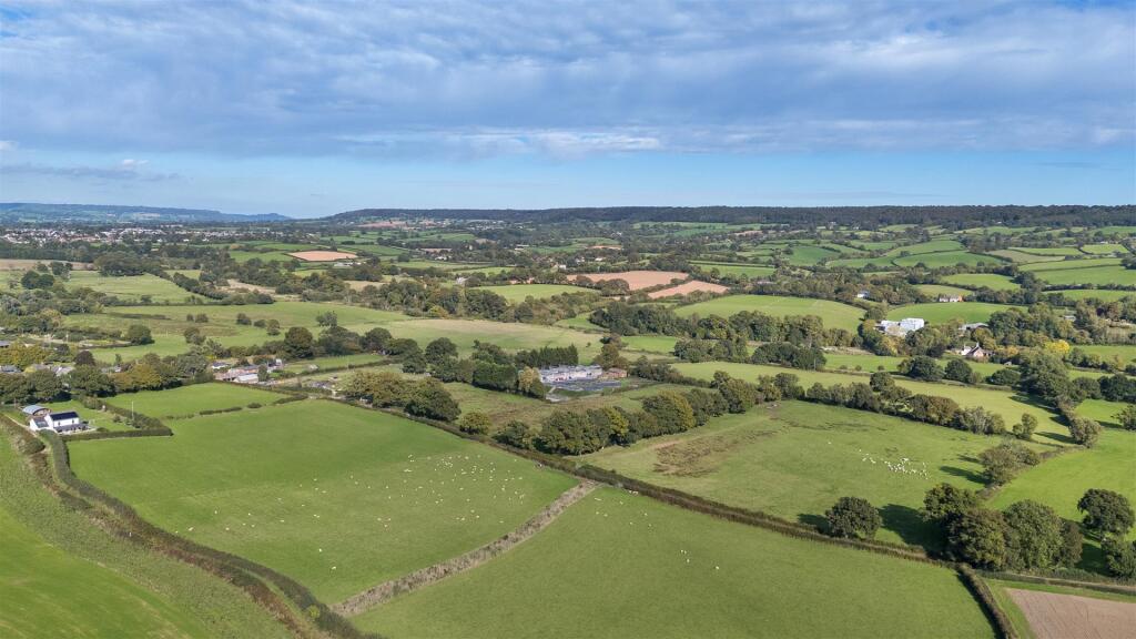 Page 9 full bleed replacement 1358562-7-68dc181907