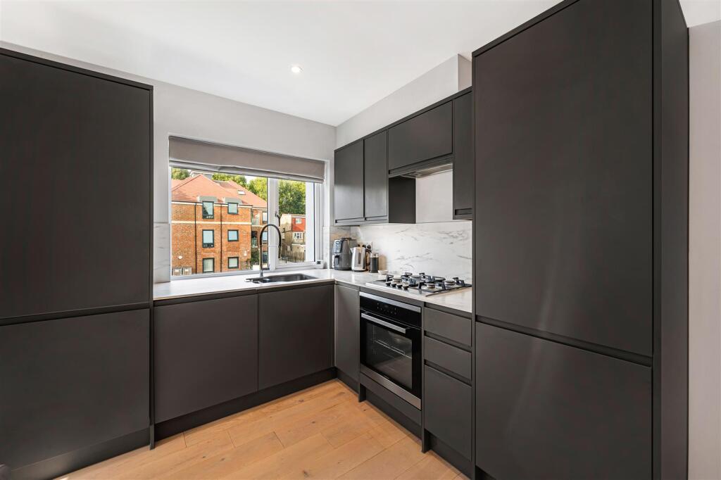 Flat 3, 42 Ellesmere.7.jpg