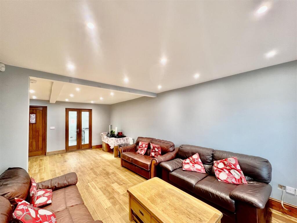Through Lounge