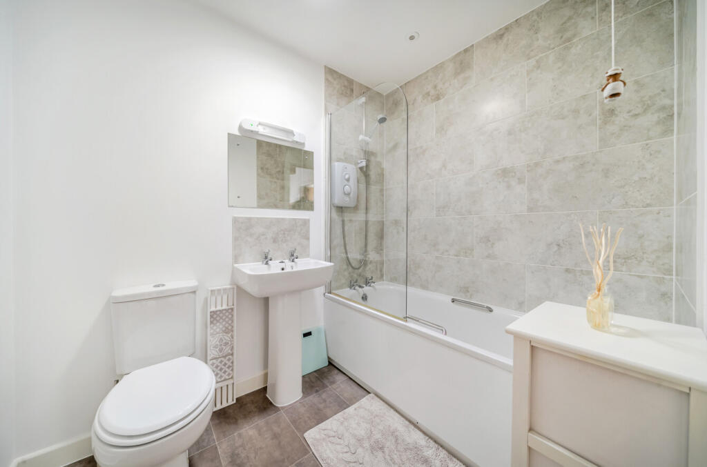 1373453-8-68ff7c4...