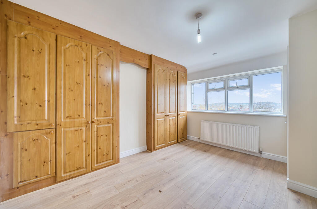 1373831-15-6911f4...