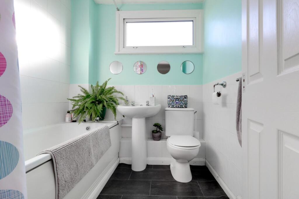 Bathroom (3).jpg