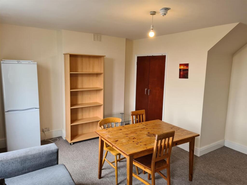 Dining Room - 58b Mill Road.jpg