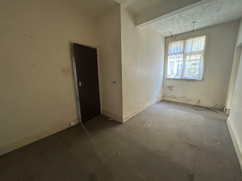 FLAT 1
