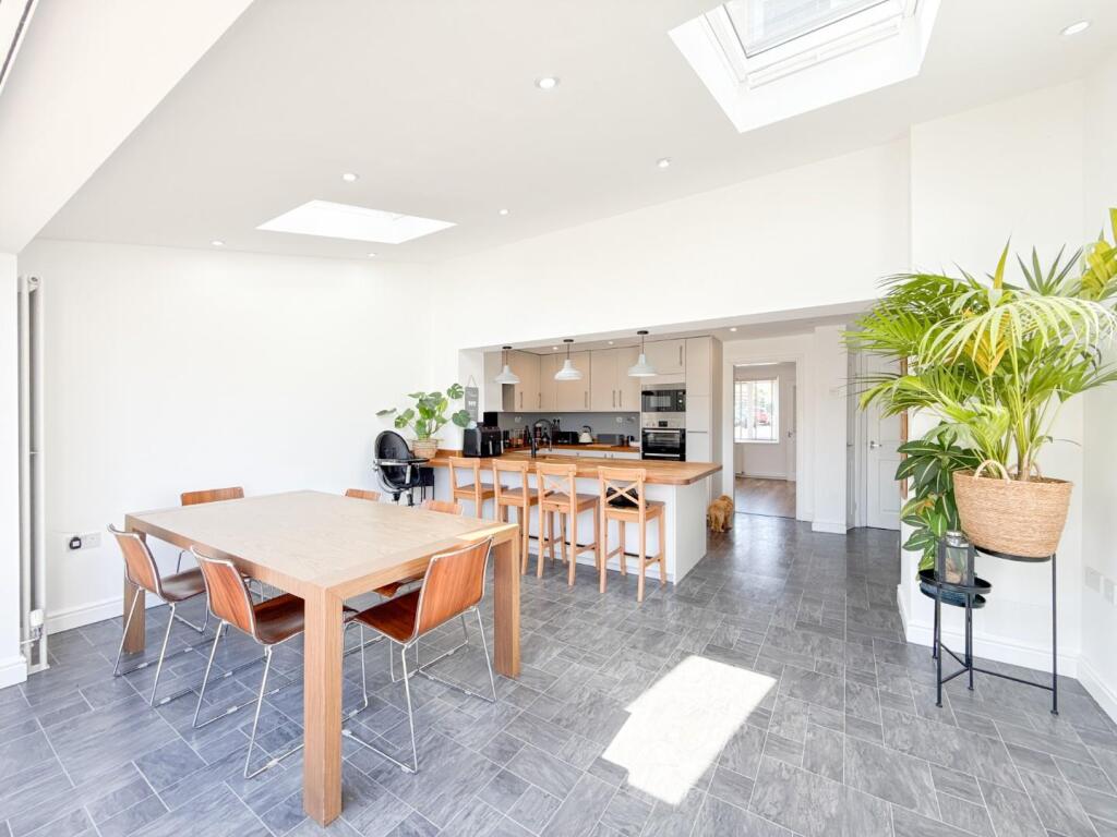 Open Plan kitchen / Dining Room