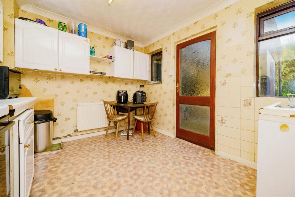 Kitchen / Breakfast Room