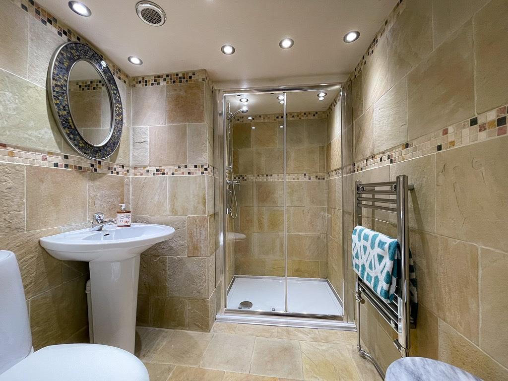 St 1 shower room.jpg