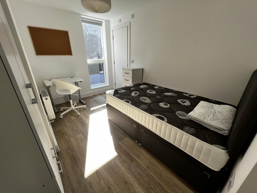 Example bedroom (2)