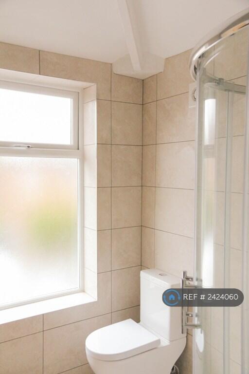 Master Bedroom En Suite Shower