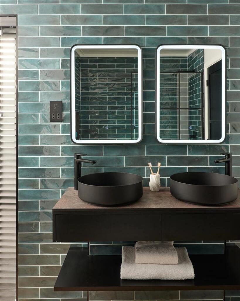 The Tideline Lodge - En suite shower room