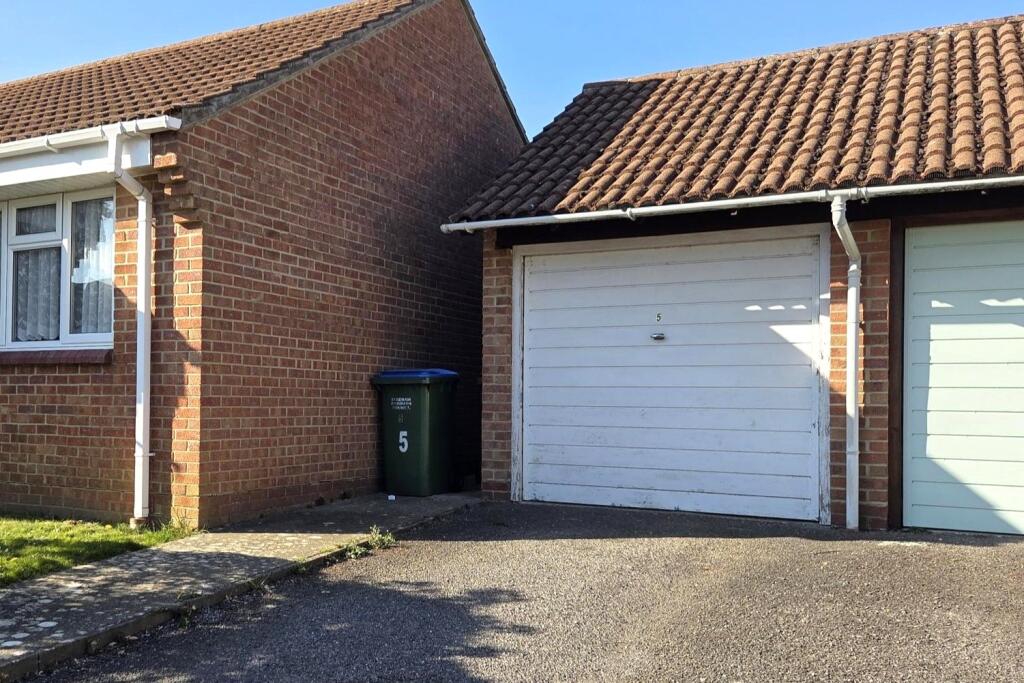 GARAGE &amp; PARKING