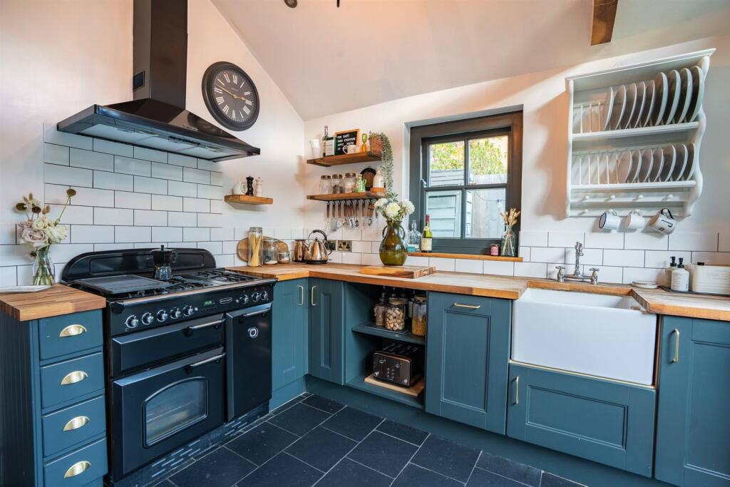 Kitchen 1.jpg
