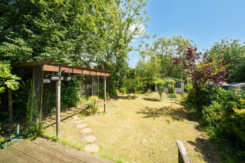 16 Greenford Road - YyRU9v5zXW51zOvYThg6.jpg