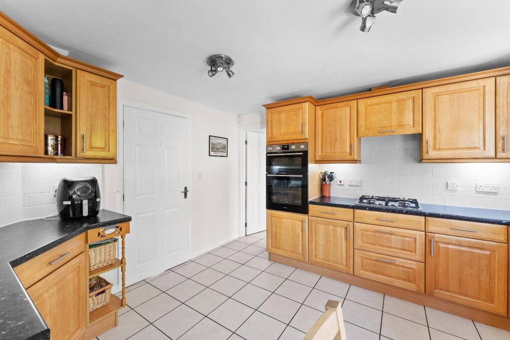 31 Grange Farm Rd  BS49 4RB 17.jpg