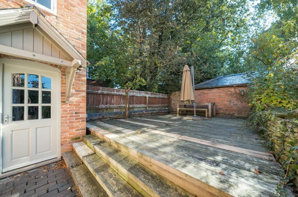 Little Manor, Wolston