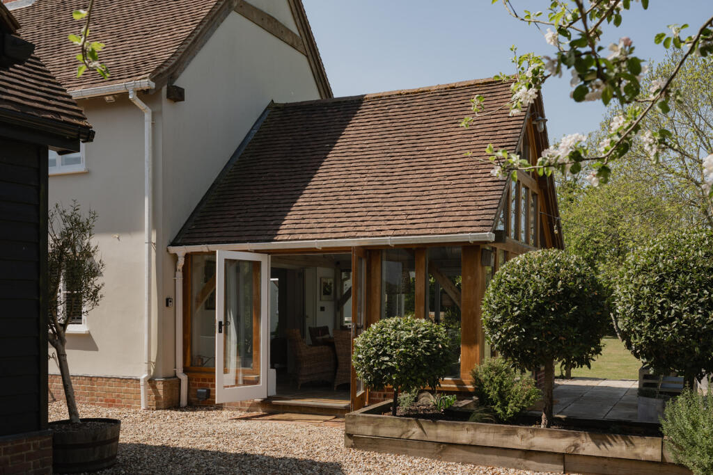 280867 - Nine Elms, Ringshall (exteriors)-1-2.jpg