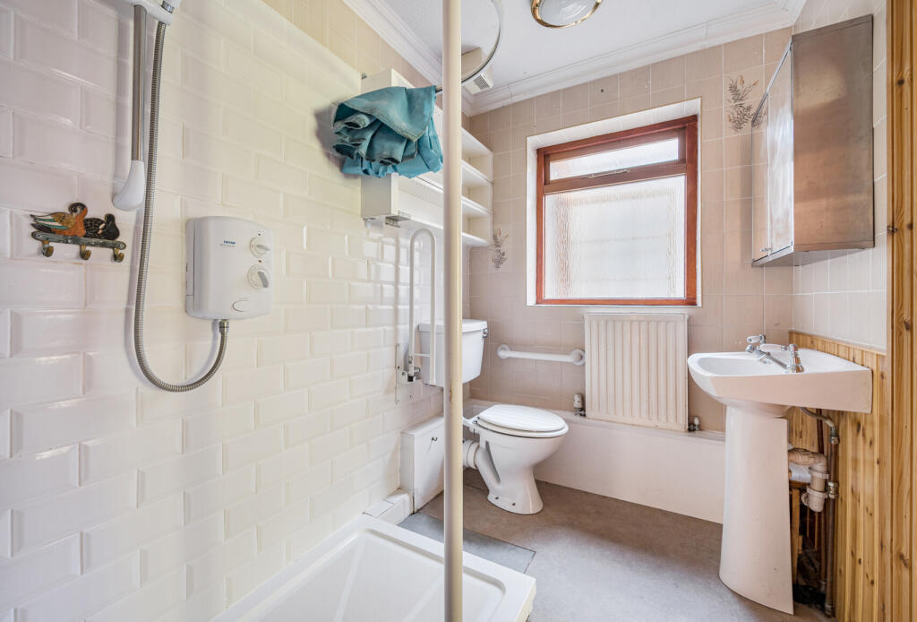 1305695-12-6852b2...