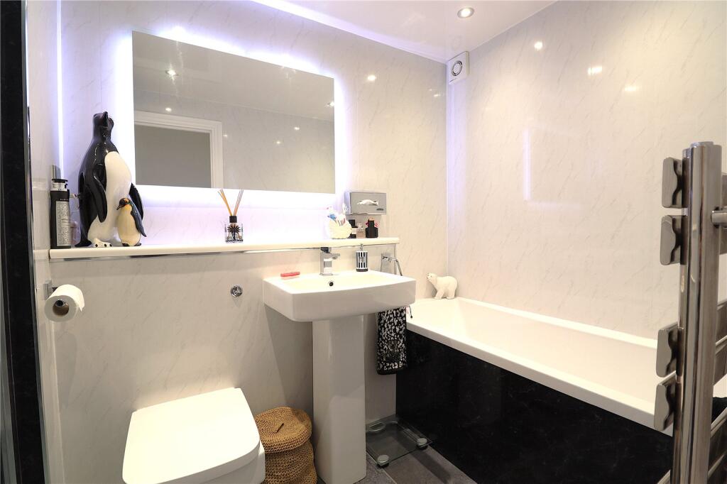 Bath/Shower Room