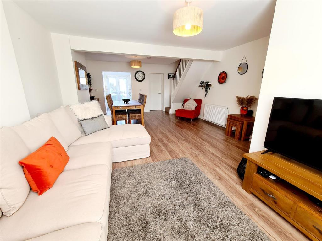 Living Room 1.jpg
