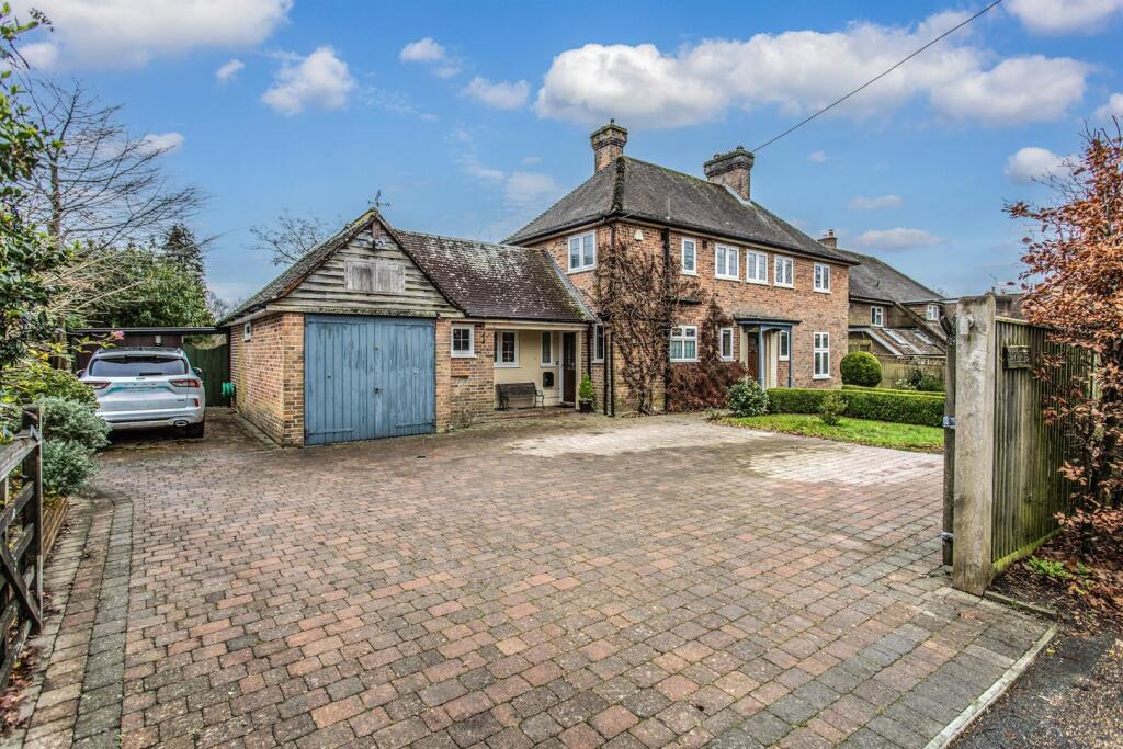 High Street, Buxted, TN22 4JU