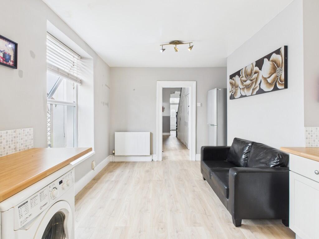 CAM03974G0-PR0202...