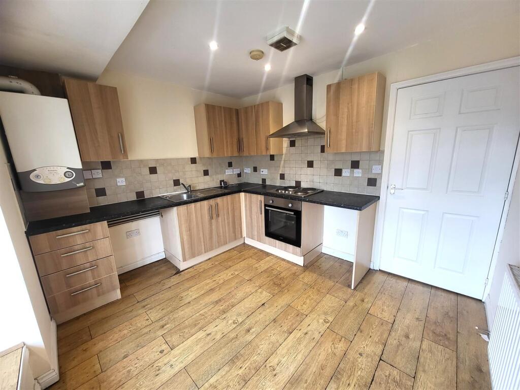 Kitchen Pic 1