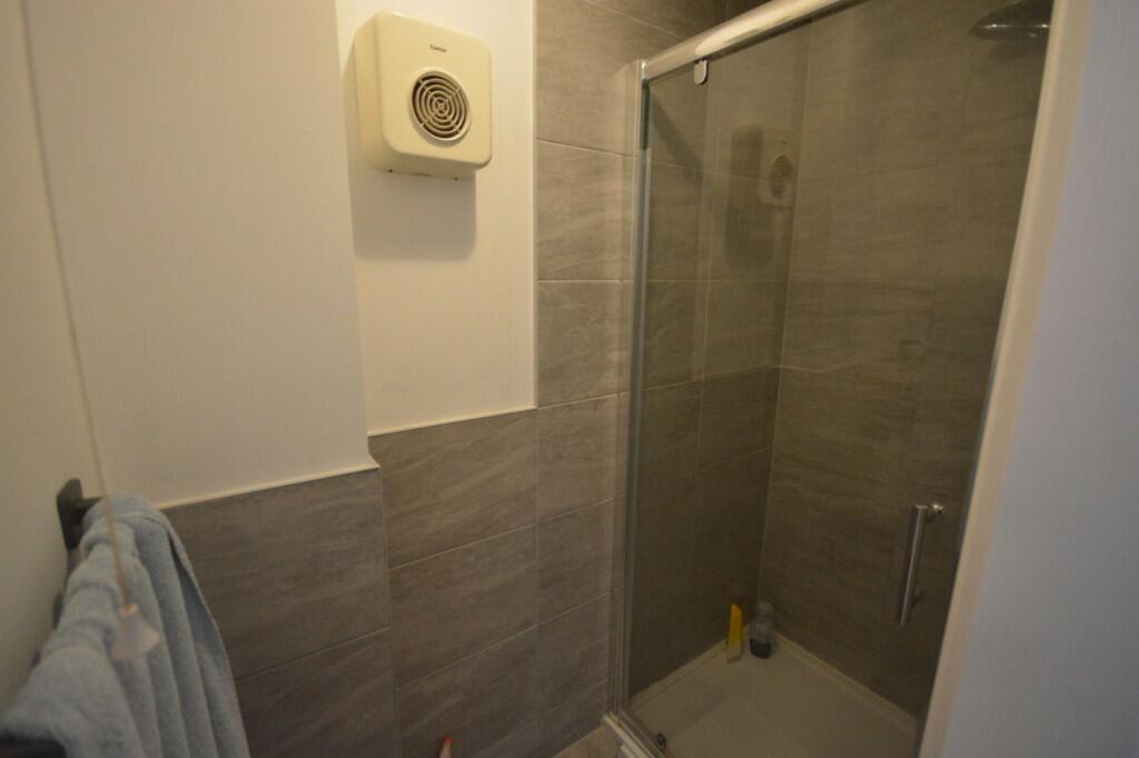 EN SUITE SHOWER ROOM