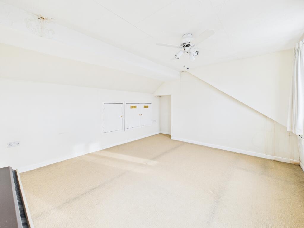 CAM05192G0-PR0172-STILL027