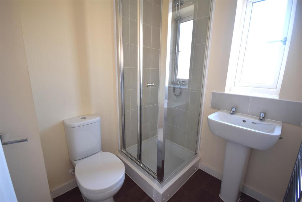 SHOWER ROOM ENSUITE