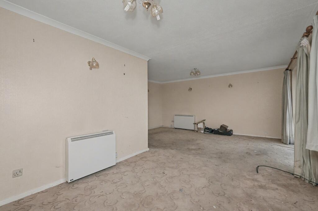 15 Coniston Road, Folkestone, Kent, CT19 5JG