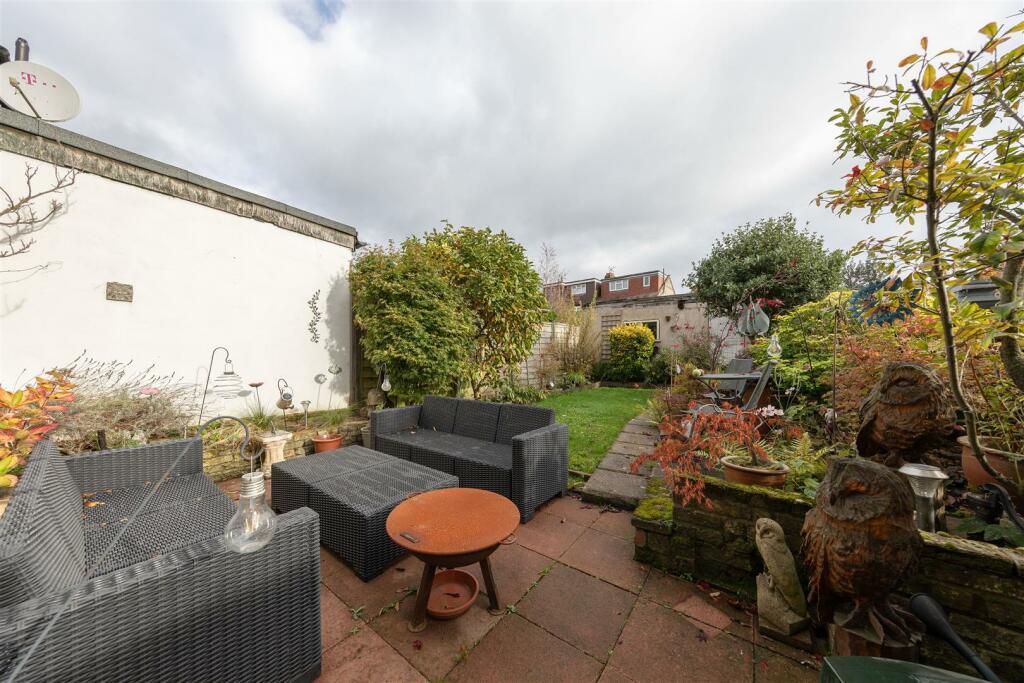 Larkshall Road E4